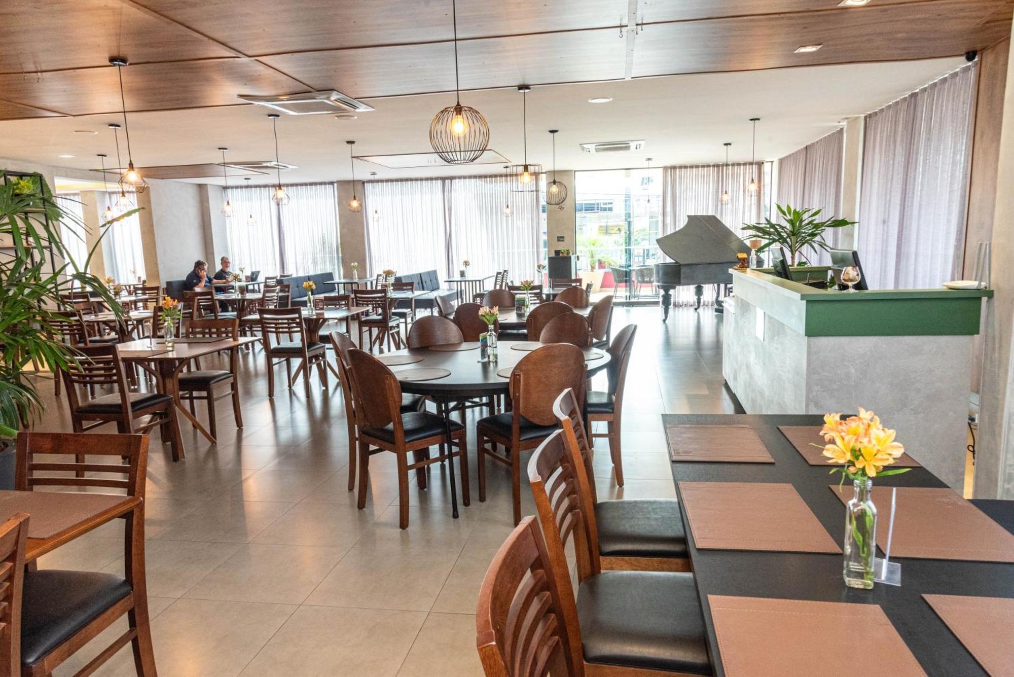 פיראסיסבה Antonio'S Palace Hotel מראה חיצוני תמונה
