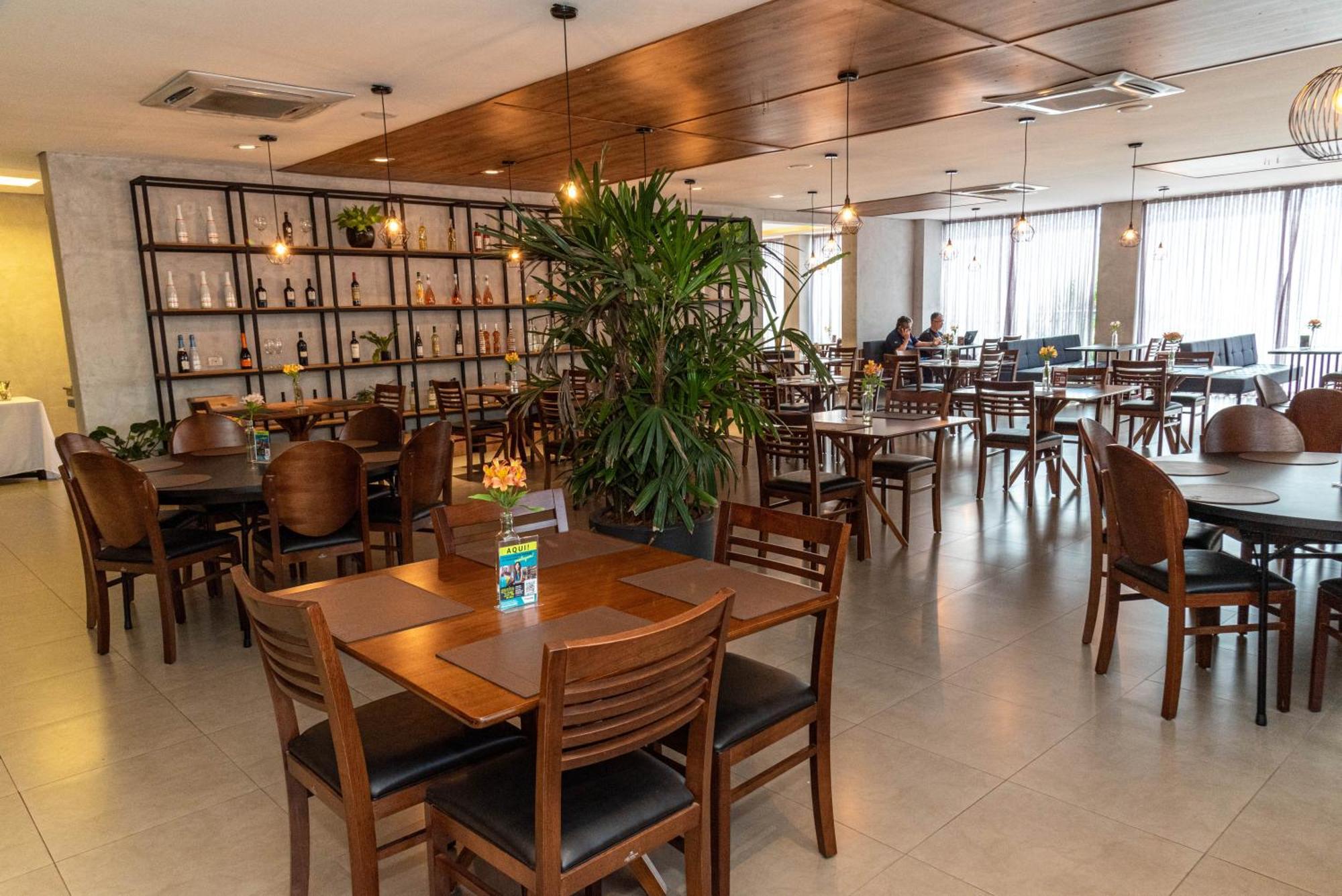פיראסיסבה Antonio'S Palace Hotel מראה חיצוני תמונה