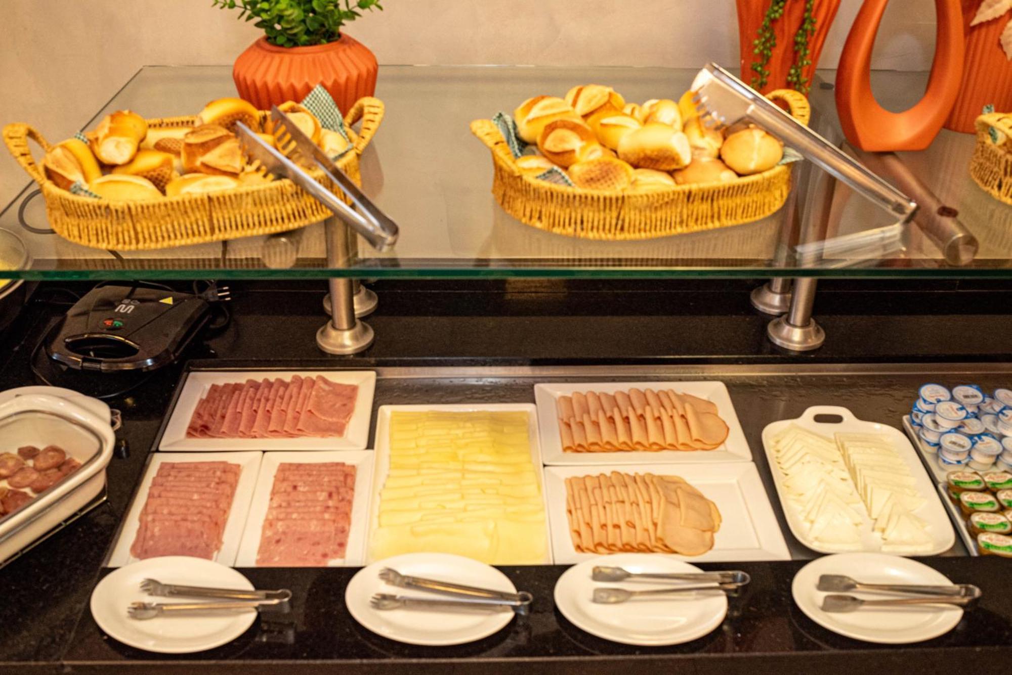 פיראסיסבה Antonio'S Palace Hotel מראה חיצוני תמונה