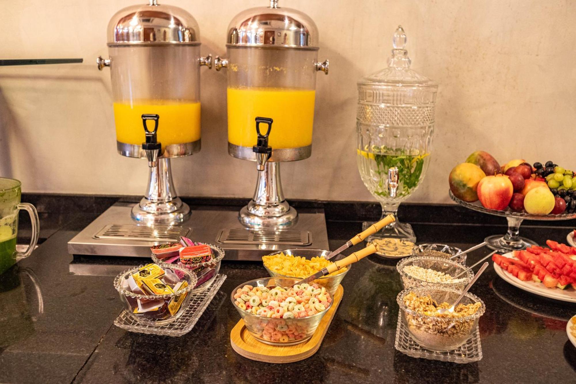פיראסיסבה Antonio'S Palace Hotel מראה חיצוני תמונה